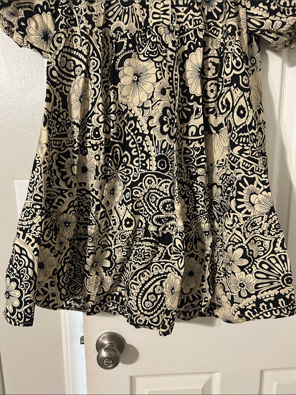 Umgee Black and Cream Floral Babydoll Dress for women. Boutique bought - Picture 4 of 5